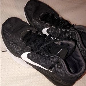 Men’s basketball shoes